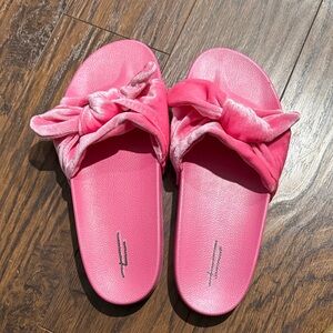 American Eagle Outfitters Pink Knotted Slippers